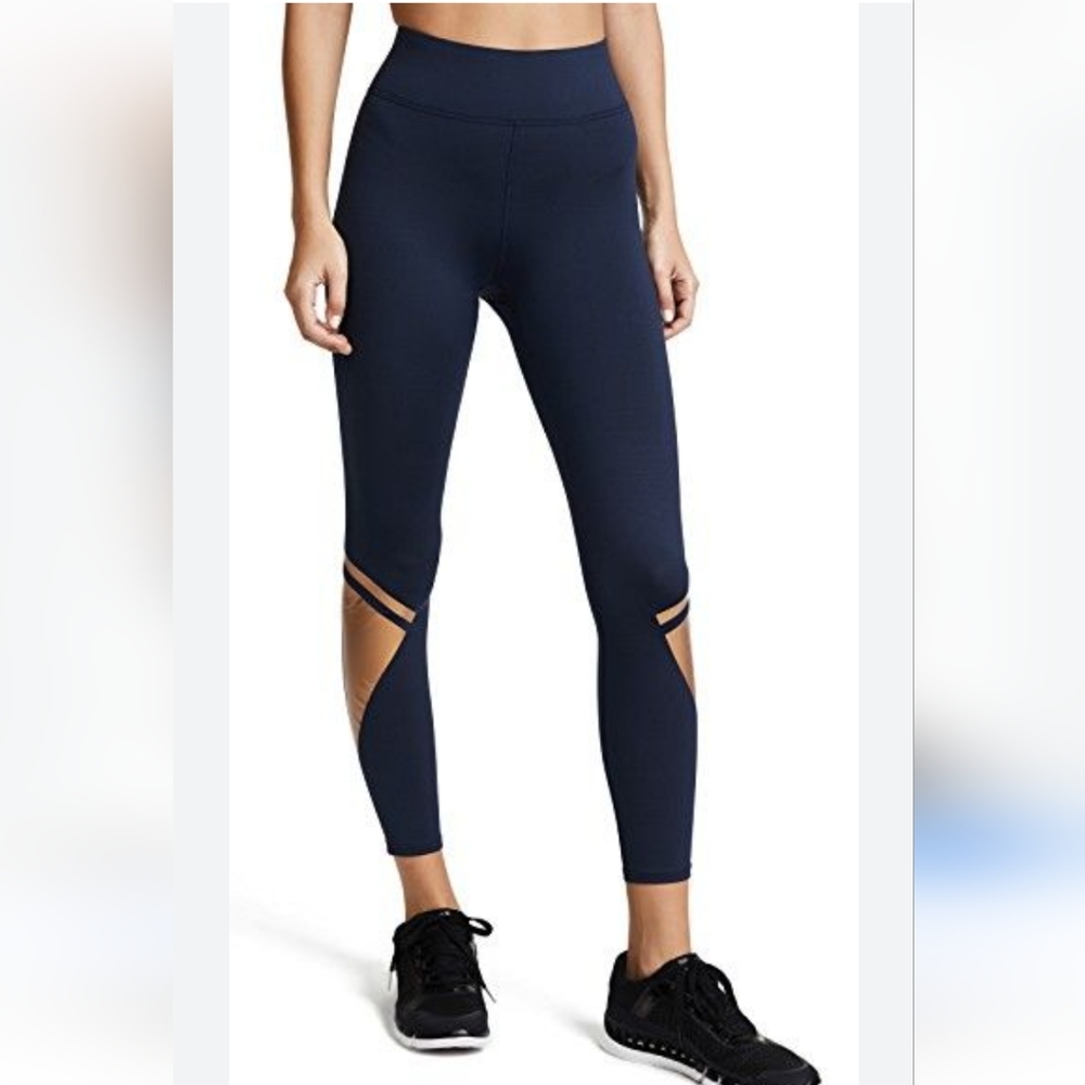 Heroine Sports 2 Piece Work Out Set: Sports Bra and Crop Legging Size XS
